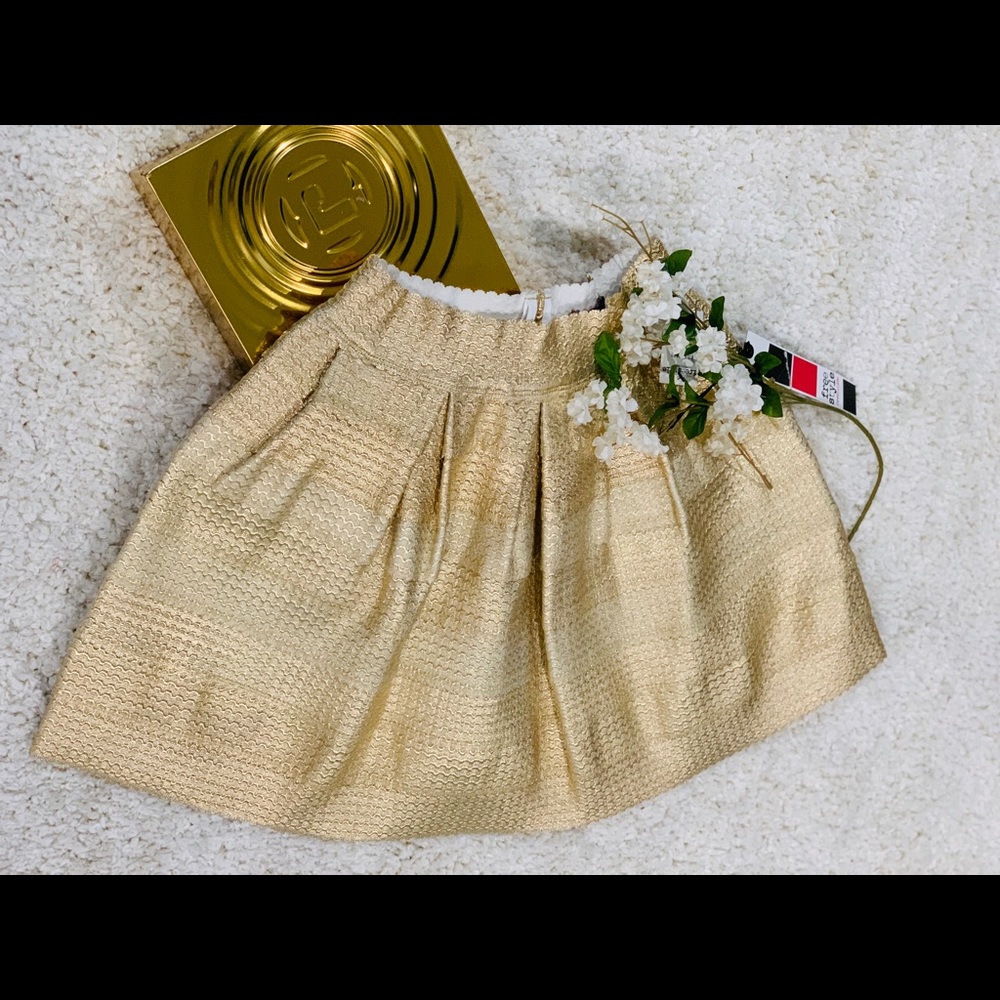 freestyle  . gold skirt size L